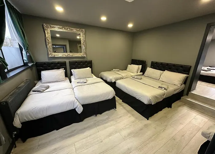 City Ctr Penthouse - Rooftop Bar, Sleeps 19