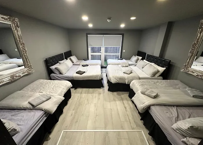 City Ctr Penthouse - Rooftop Bar, Sleeps 19