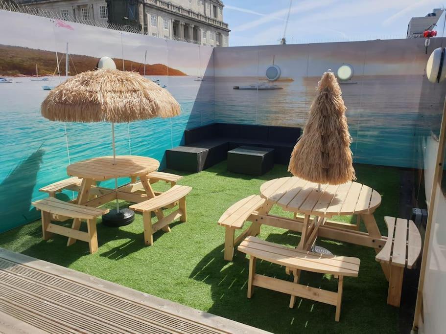 Apartment Ctr Penthouse - Rooftop Bar, Sleeps 19 *